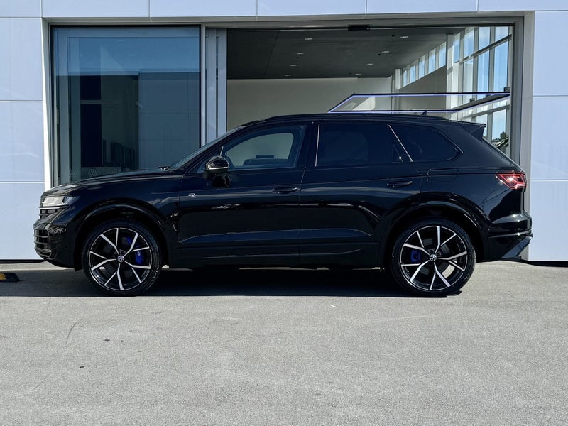 2025 Volkswagen Touareg R PHEV 4MOTION 340kW image 3