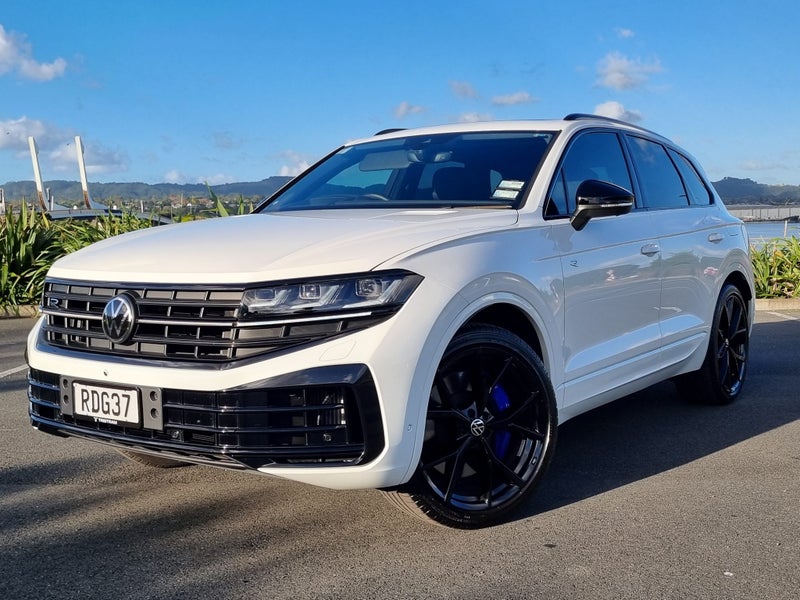 2025 Volkswagen Touareg R PHEV 4MOTION image 3