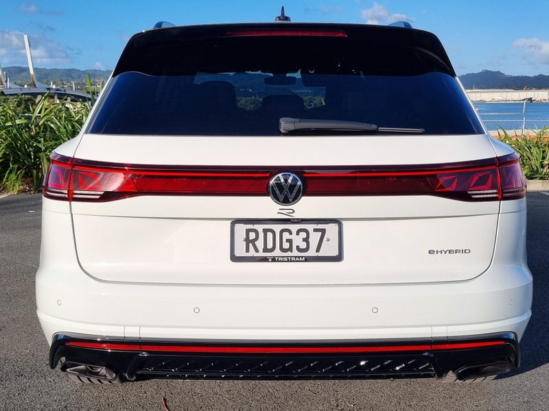 2025 Volkswagen Touareg R PHEV 4MOTION image 4