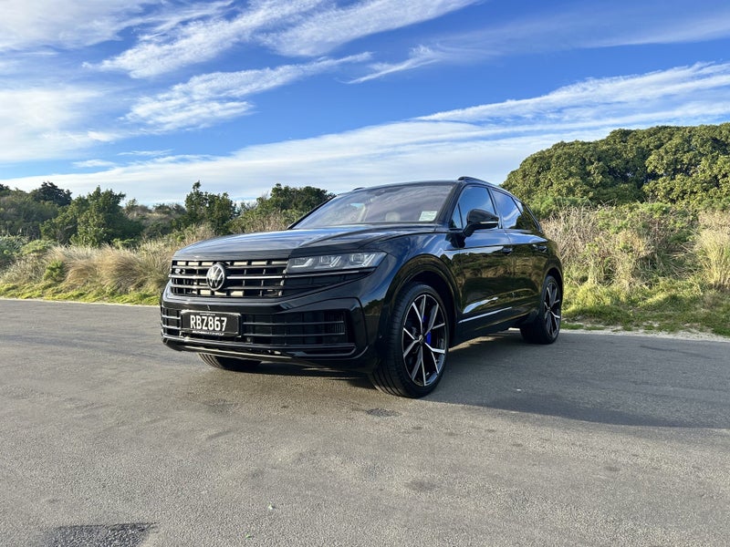 2025 Volkswagen Touareg R PHEV image 3