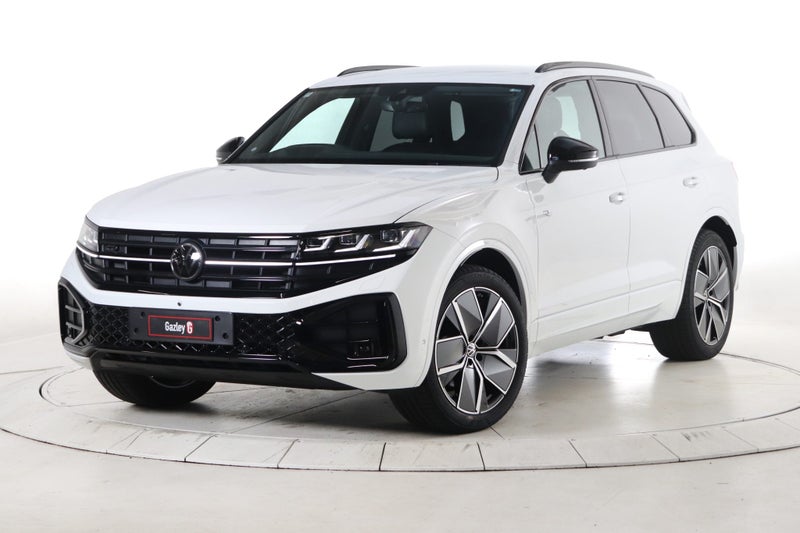2025 Volkswagen Touareg TDI V6S R-Line image 1