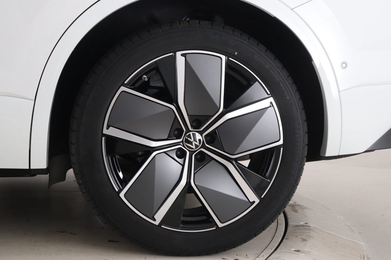 2025 Volkswagen Touareg TDI V6S R-Line image 4