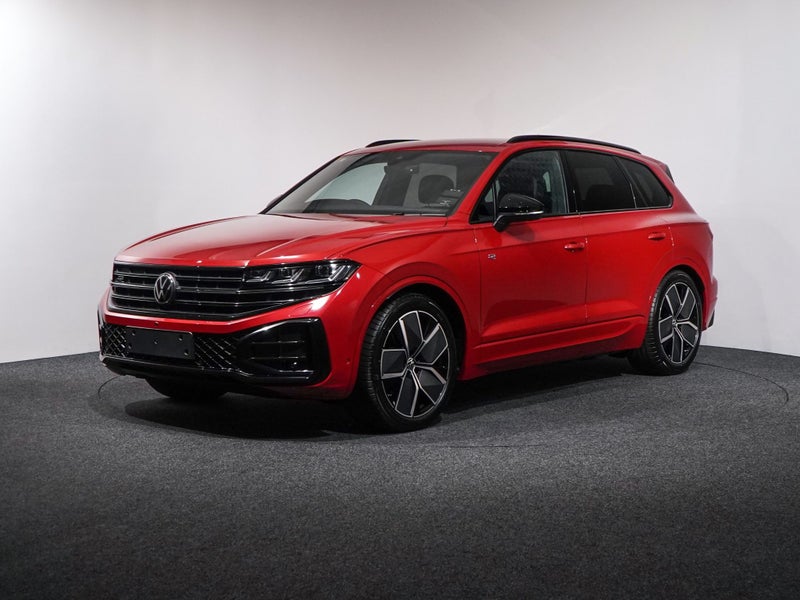 2025 Volkswagen Touareg TDi V6s R Line 210kW image 3
