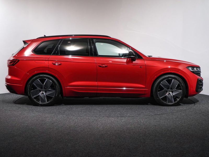 2025 Volkswagen Touareg TDi V6s R Line 210kW image 4