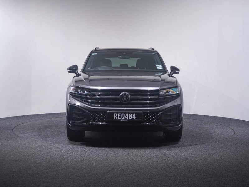 2025 Volkswagen Touareg TDi V6s R Line 210kW image 3