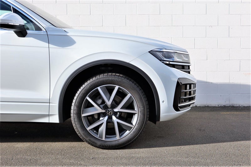 2025 Volkswagen Touareg V6 TDI image 3