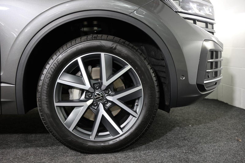 2025 Volkswagen Touareg V6 TDI image 5