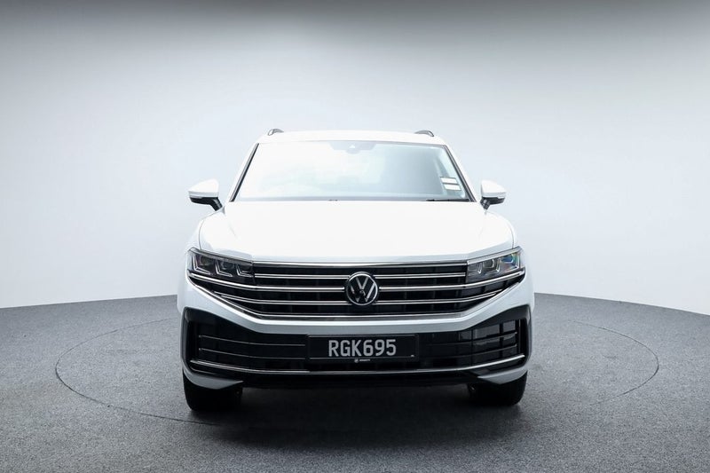 2025 Volkswagen Touareg V6 TDI image 2