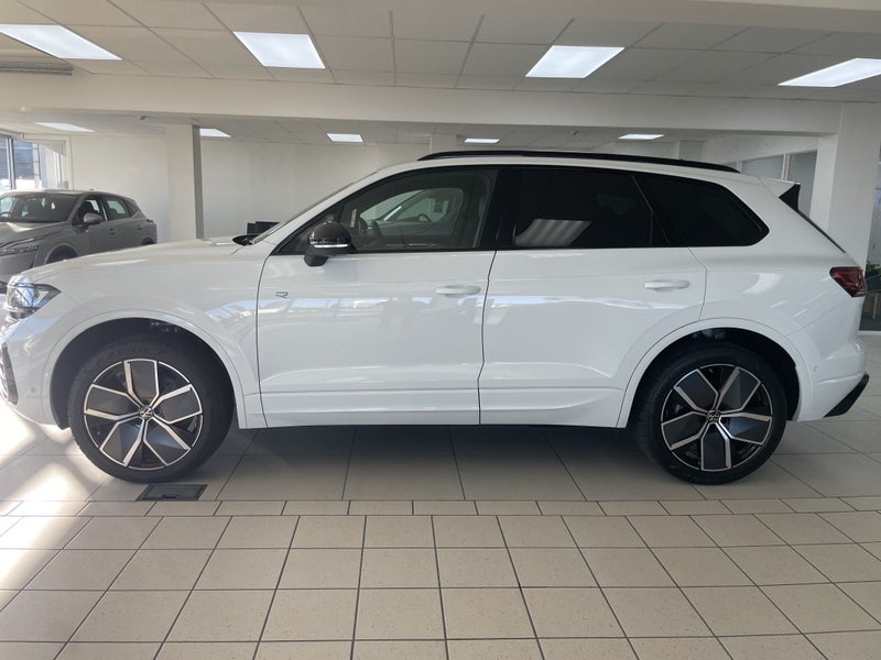 2025 Volkswagen Touareg V6s R-Line 210Kw Tdi image 4