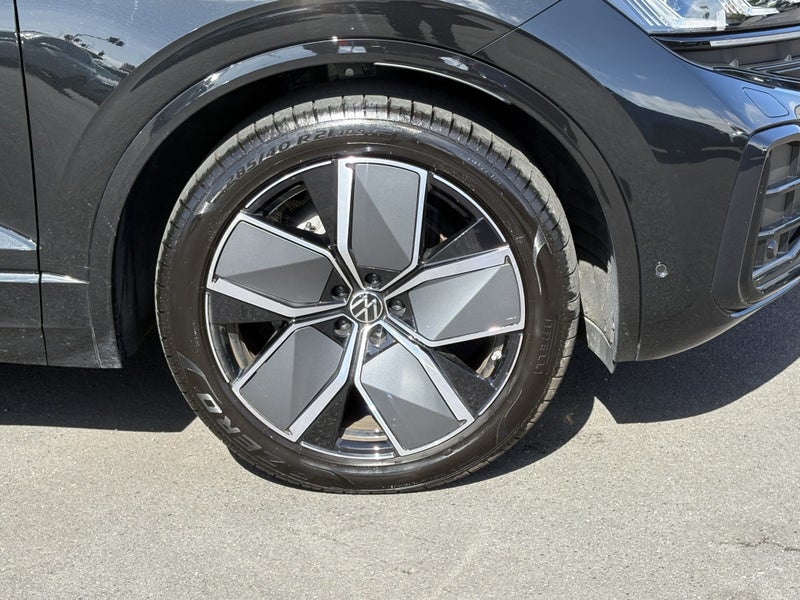 2025 Volkswagen Touareg V6s R-Line 210Kw TDI image 3
