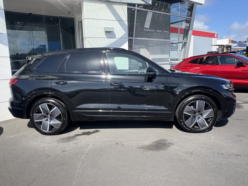 2025 Volkswagen Touareg V6s R-Line 210Kw TDI image 4