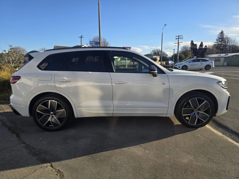 2025 Volkswagen Touareg V6S R-Line 210KW TDi - image 2