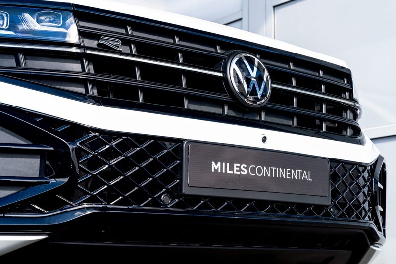 2025 Volkswagen Touareg V6S R-Line / 210kW Turb... image 2