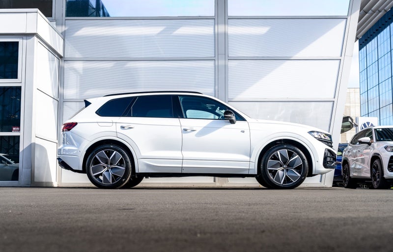 2025 Volkswagen Touareg V6S R-Line / 210kW Turb... image 3