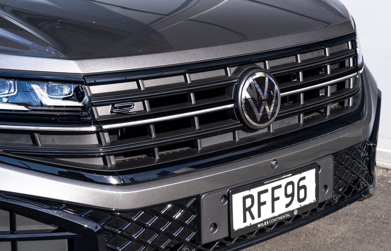 2025 Volkswagen Touareg V6S R-Line / 210kW Turb... image 3