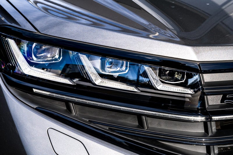 2025 Volkswagen Touareg V6S R-Line / 210kW Turb... image 4