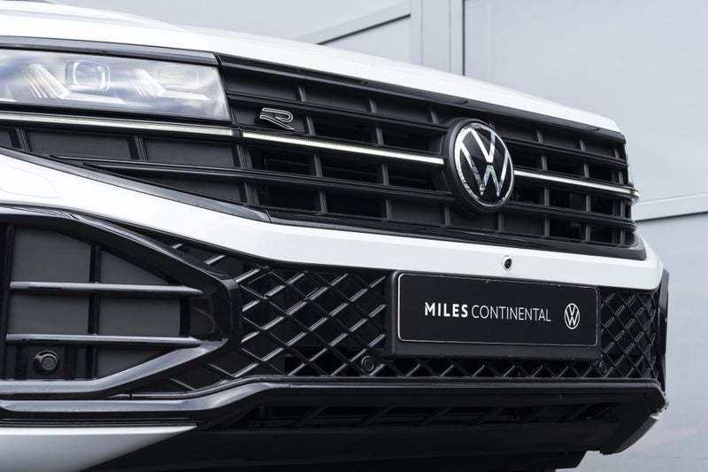 2025 Volkswagen Touareg V6S R-Line / 210kW Turb... image 4