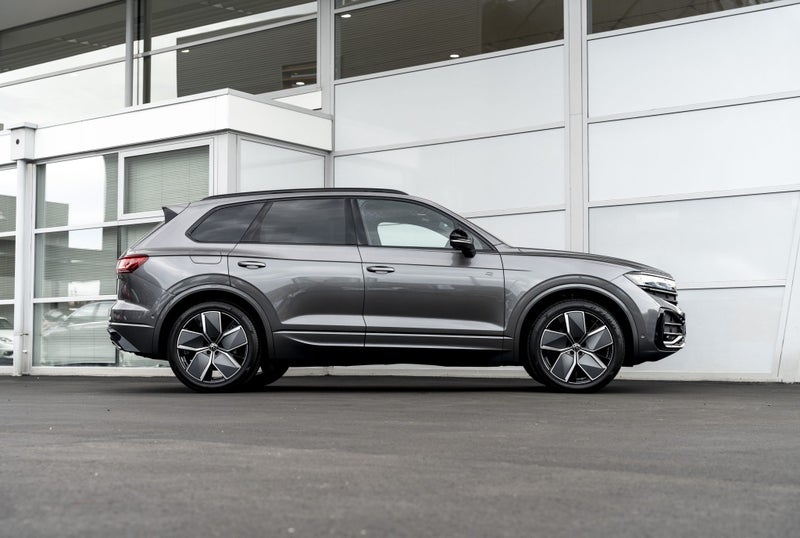 2025 Volkswagen Touareg V6S R-Line / 210kW Turb... image 4