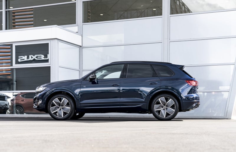 2025 Volkswagen Touareg V6S R-Line / 210kW Turb... image 4