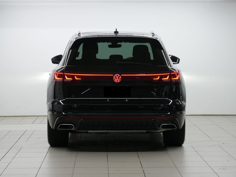 2025 Volkswagen Touareg V6S R-Line TDI image 4