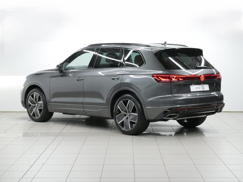 2025 Volkswagen Touareg V6S R-Line TDI image 3