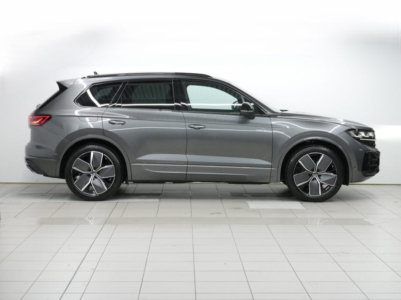 2025 Volkswagen Touareg V6S R-Line TDI image 5