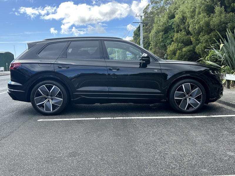 2025 Volkswagen Touareg V6S R-Line TDI image 5