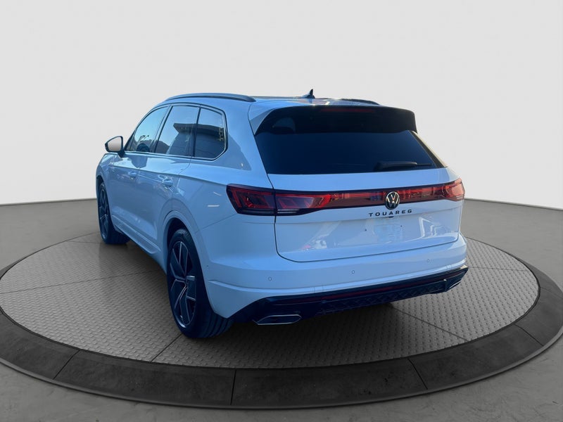 2025 Volkswagen Touareg V6S R-Line TDI image 4