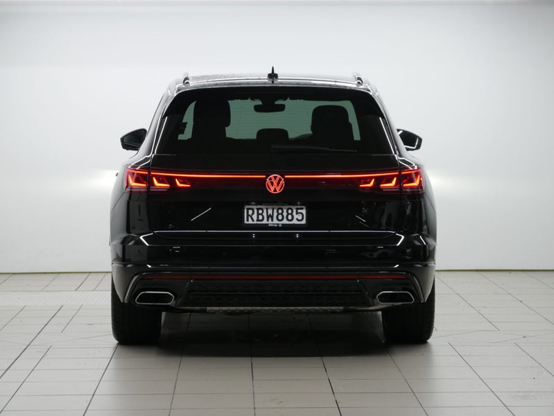 2025 Volkswagen Touareg V6S R-Line TDI image 4