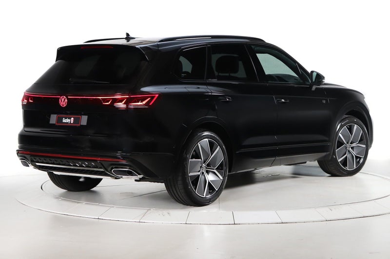 2025 Volkswagen Touareg V6S R-Line TDI image 2