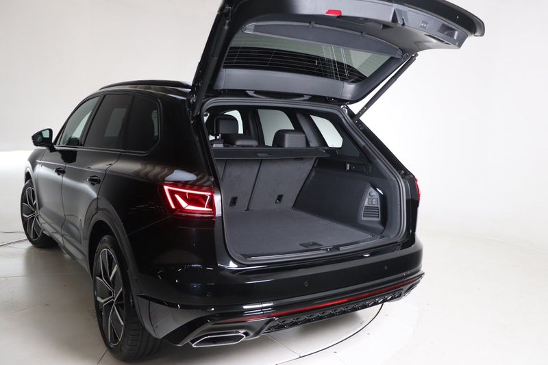 2025 Volkswagen Touareg V6S R-Line TDI image 5