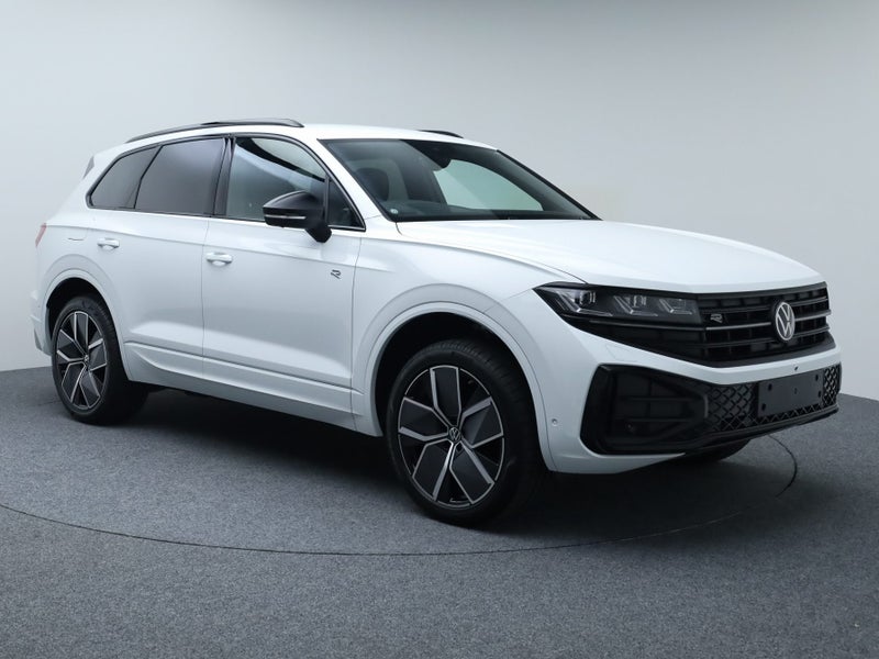 2025 Volkswagen Touareg V6S TDI R-Line image 1
