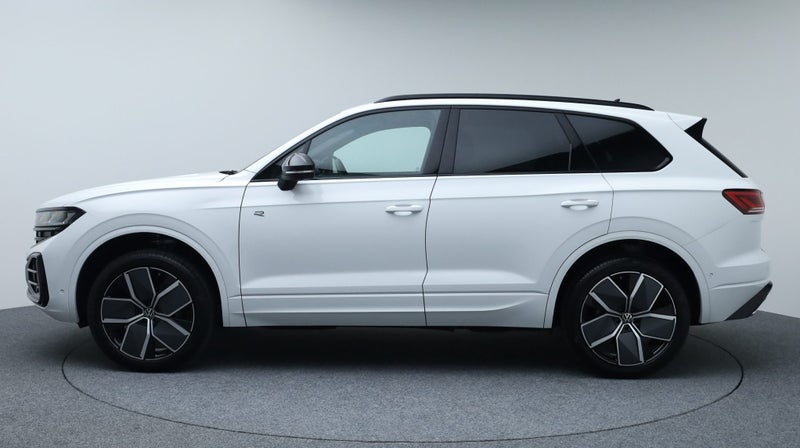 2025 Volkswagen Touareg V6S TDI R-Line image 5