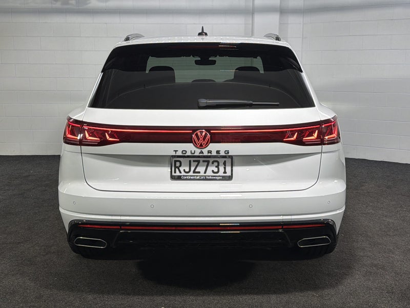 2025 Volkswagen Touareg V6S TDI R-LINE image 4