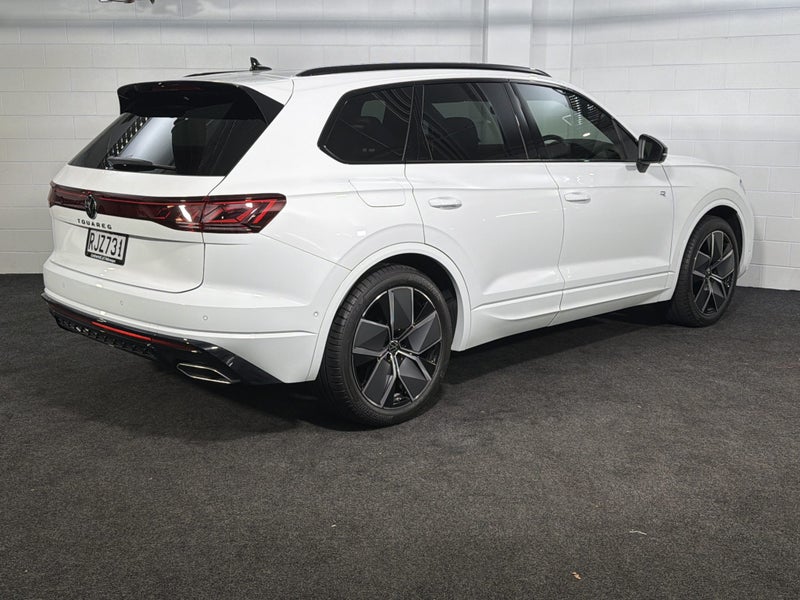 2025 Volkswagen Touareg V6S TDI R-LINE image 5