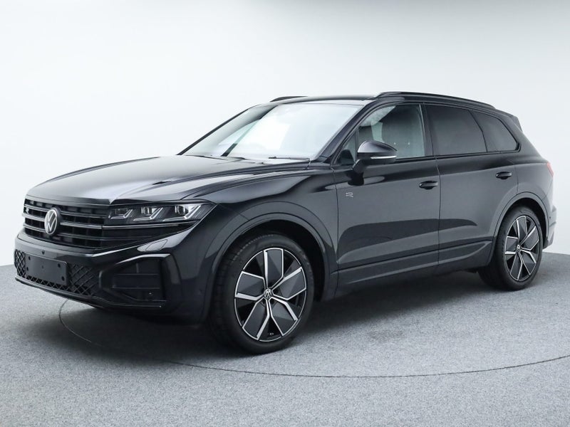 2025 Volkswagen Touareg V6S TDI R-Line image 3