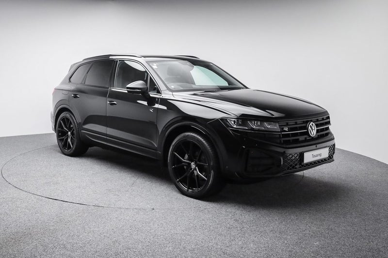 2025 Volkswagen Touareg V6S TDI R-Line image 1