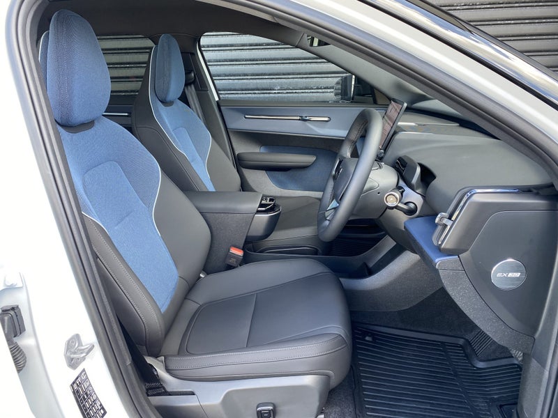 2025 Volvo EX30 Cross Country Ultra image 4