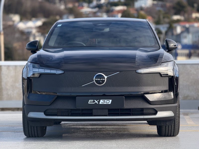 2025 Volvo EX30 Cross Country Ultra image 5