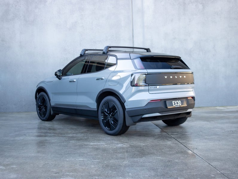 2025 Volvo EX30 Cross Country Ultra Twin Motor... image 2