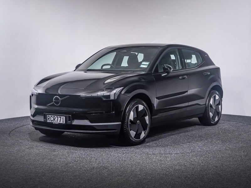 2025 Volvo EX30 Plus 200Kwh/EV SMER image 3