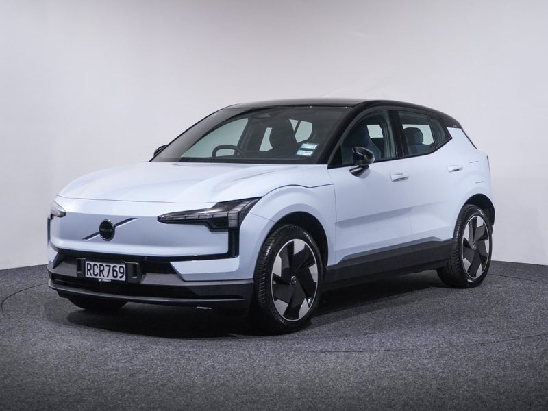 2025 Volvo EX30 Plus 200Kwh/EV SMER image 3