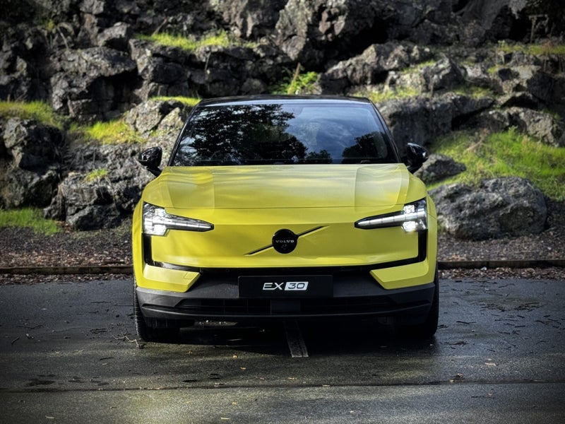 2025 Volvo EX30 Ultra Single Motor Extended Range image 2