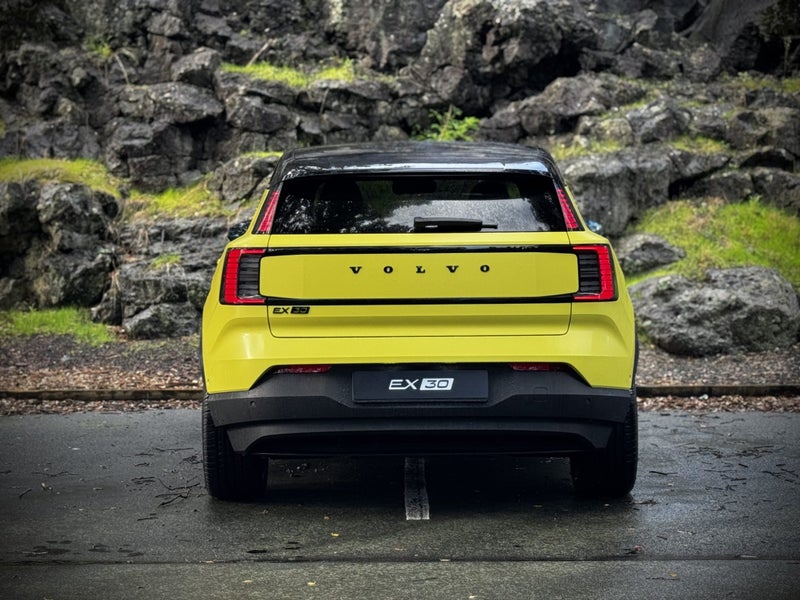 2025 Volvo EX30 Ultra Single Motor Extended Range image 3