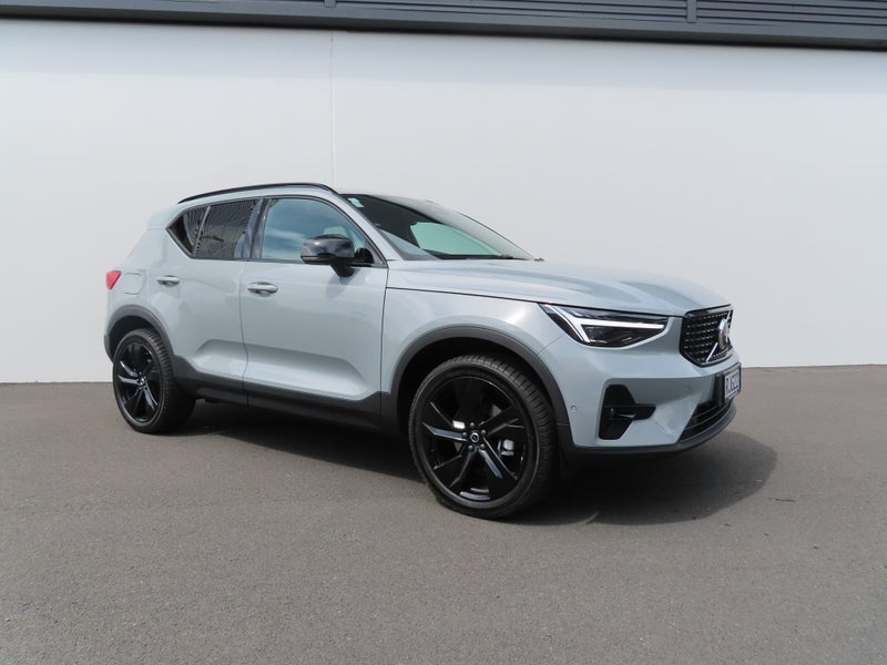 2025 Volvo XC40 B4 AWD Ultra Dark image 1