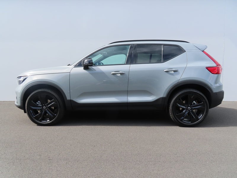 2025 Volvo XC40 B4 AWD Ultra Dark image 3