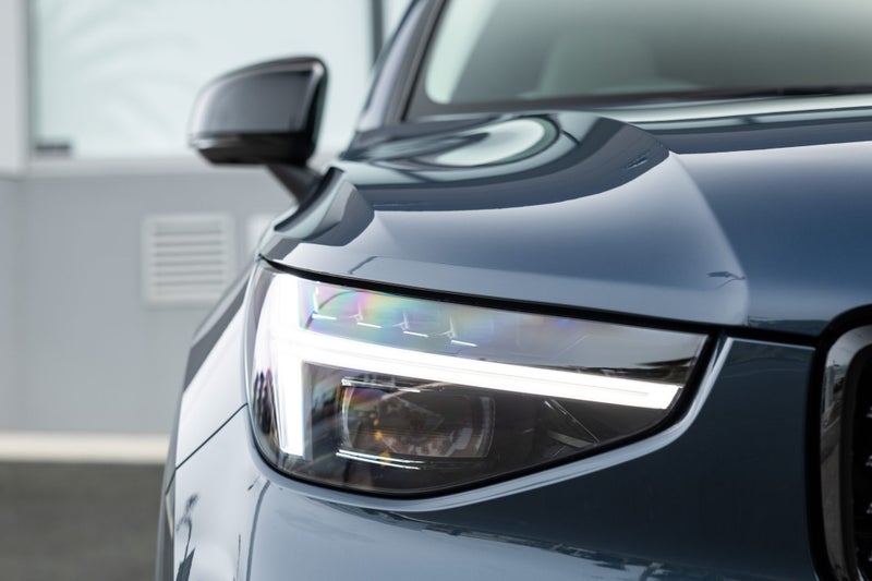 2025 Volvo XC40 B4 AWD Ultra Dark image 3