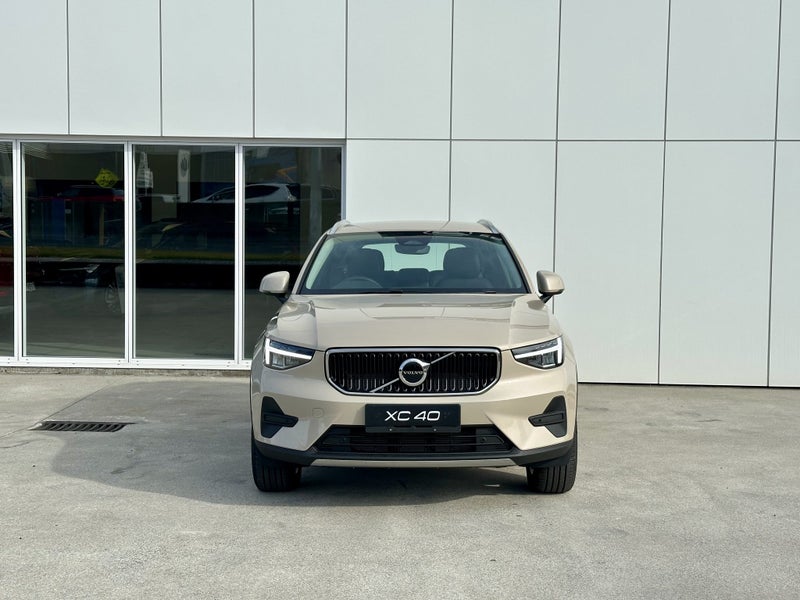 2025 Volvo XC40 B4 FWD PLUS image 2