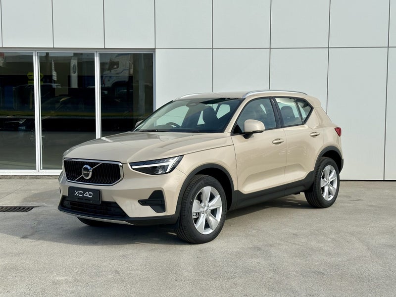 2025 Volvo XC40 B4 FWD PLUS image 3