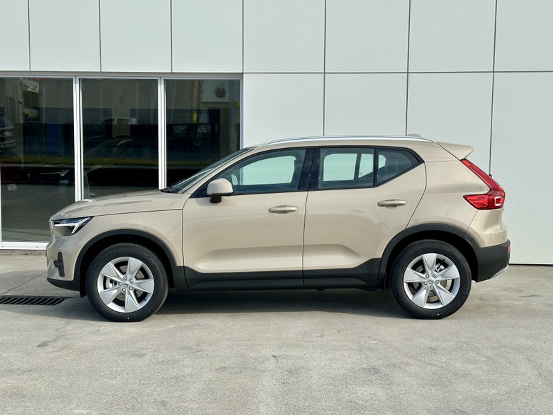 2025 Volvo XC40 B4 FWD PLUS image 4